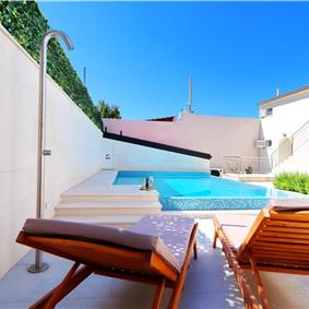 6 Bedroom Beachfront Villa with Heated Pool near Vela Luka on Korcula Island, Sleep 12